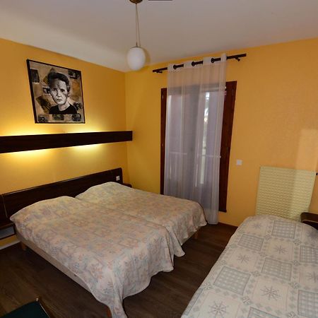 เฟรนด์ลี โอแบร์ฌ Hostel โคโลมิเยร์ส ห้อง รูปภาพ